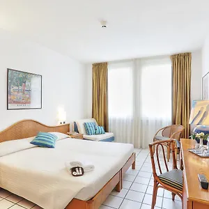 https://hotel-yacht-club.it-tuscanyhotel.com